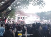 Sempat Ricuh, Ribuan Mahasiswa Malang Tuntut Hentikan Dinasti Politik Jokowi