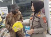 Lantaran Tak Cukup Uang, AKBP Anna Bantu Pemulung Belanja Susu Anak