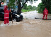 Polresta Barelang Tanggapi Cuaca Ekstrem, Evakuasi Pohon Tumbang dan Banjir