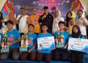 Kepala Disdikbud Kota Pasuruan Serahkan Piala Lomba Robotik SMP 2024, Ini Daftar Pemenangnya