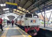 Selamat Natal dan Tahun Baru Ketepatan Waktu KA Daop 6 Capai 99,3%