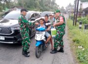 Koramil 04/Tempel Bagikan Paket Takjil kepada Pengguna Jalan