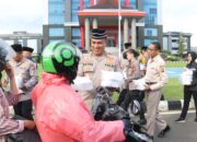 Polda Sumsel Bersama Para Awak Media Menggelar Kegiatan Bagi Takjil