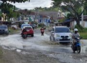 Jalan Martadinata Mamuju Tergenang Lumpur, Warga Minta Perbaikan Segera