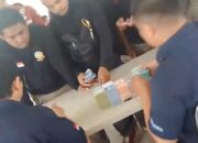 Warga Keluhkan Penukaran Uang Baru di Mamuju, Antrean Panjang dan Sistem Online Bermasalah