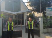 Polsek Krian Jaga Khidmat Ibadah Hari Raya Maria di Gereja Santa Monica