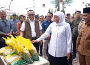 Gubernur Khofifah Tinjau Pasar Murah di Pasuruan, Pastikan Stok Pangan Aman dan Merata
