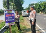 Polsek Balongbendo Gencarkan Edukasi, Spanduk Keselamatan Hiasi Titik Rawan Kecelakaan
