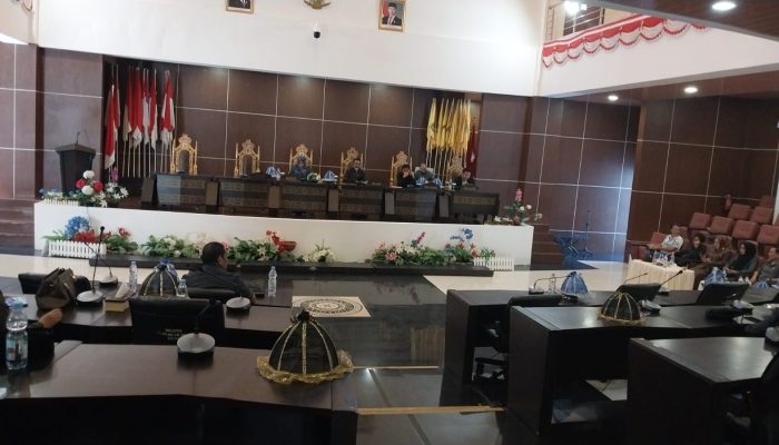 Tiga Legislator Mamuju Terlambat Hadir Saat Sidang Penyerahan KUA-PPAS 2026, Ketua DPRD Bungkam