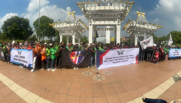 Ratusan Ojol Hadiri Deklarasi Jogo Jatim di Tugu Pahlawan Surabaya