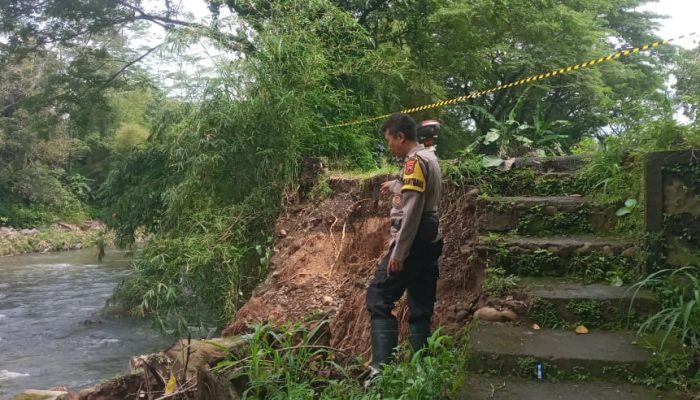 Tebing Sungai Banjaran di Kedungwringin Ambrol Diterjang Hujan Deras