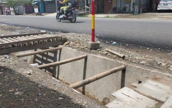 Warga Simboro Keluhkan Drainase Jalan Tanpa Penutup, Khawatir Timbulkan Bahaya