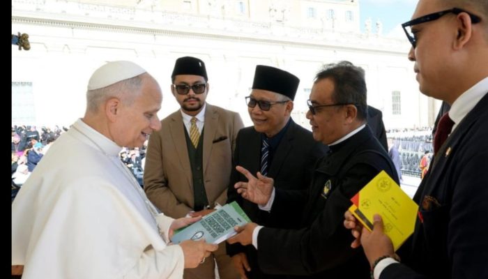 Romo Aloys Budi Purnomo Bahagia Bertemu Paus Leo XIV di Vatikan