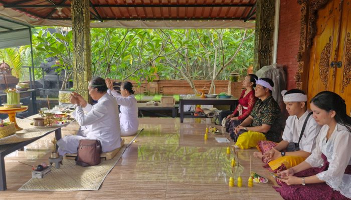 Maknai Hari Suci Tilem, Personel Polresta Sidoarjo Laksanakan Ibadah di Pura Kertha Bumi Bhayangkara