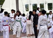 Ratusan Atlet MF Taekwondo Gelar Latihan Bersama di Pelataran Kantor Gubernur Sulbar