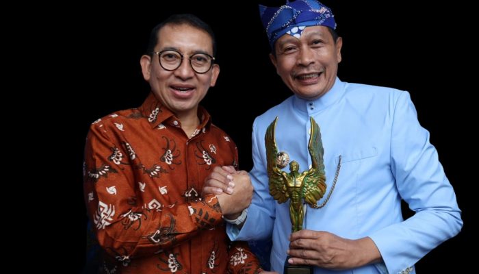Dorong Pemajuan Budaya dan Ekraf, Wali Kota Malang Raih Trofi Abyakta Anugerah di HPN 2026
