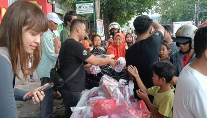 Kantor Hukum Majapahit Sidoarjo Berbagi Takjil di Ramadhan 1447 H