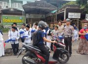 Polsek Krian Amankan Aksi Berbagi Takjil Siswa SDN 4 Krian di Bulan Ramadan