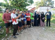 Majelis Taklim Fiqhunnisa Purwokerto Berbagi Takjil untuk Pekerja Pengelola Sampah