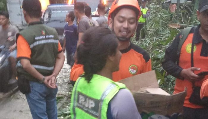 RJP Korwil 10 Sigap Tangani Longsor di Jalan Magelang-Purworejo