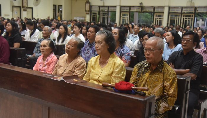 Wabup Sleman Hadiri Perayaan Malam Paskah di Gereja St. Petrus dan Paulus