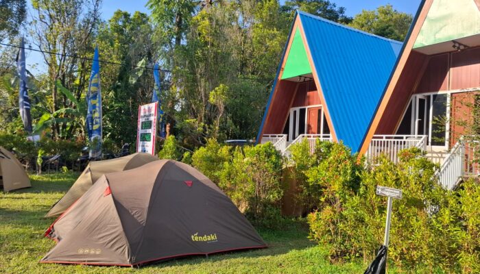 Villa Lingga Warung Linggih, Spot Santai dengan Nuansa Alam di Kuningan