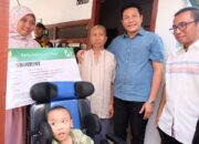 Sidak RTLH di Taman, Bupati Sidoarjo Salurkan Kursi Roda dan Jaminan Kesehatan