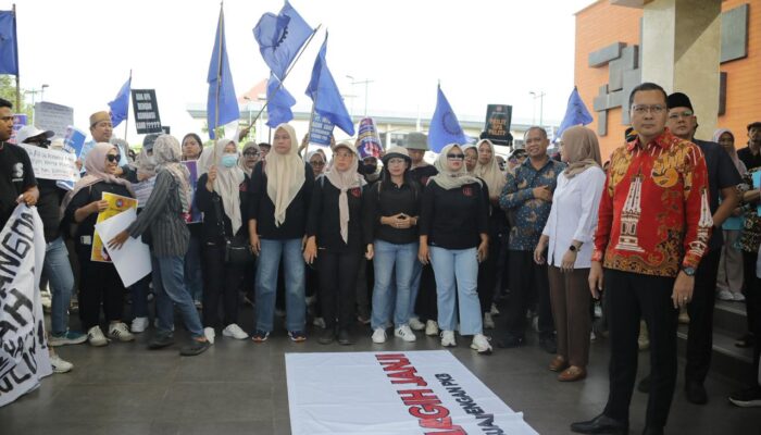 Mediasi Permintaan Pesangon Buntu, Ratusan Buruh PT MTG Datangi DPRD Sleman