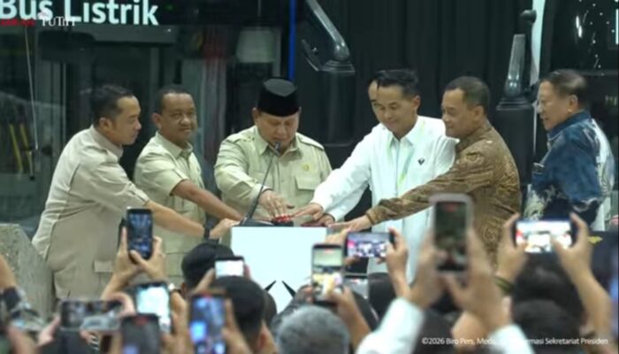 Prabowo Resmikan Pabrik Bus dan Truck Listrik di Magelang