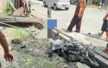 Pikap Ugal-ugalan Tabrak Tabrak 2 Motor di Banyumas, 1 Meninggal