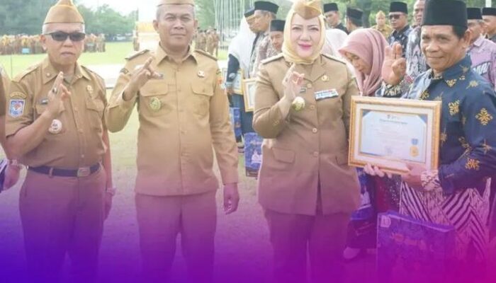 Apel Pagi Pemkab Musi Rawas, Bupati Ratna Machmud Apresiasi Disiplin ASN dan Lepas 57 Pegawai Purna Tugas