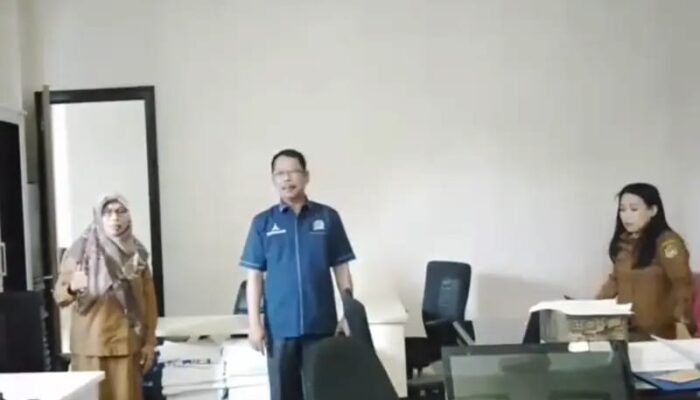 Hari Pertama Kerja, Ketua DPRD Mamuju Sidak dan Tekankan Disiplin Pelayanan Publik