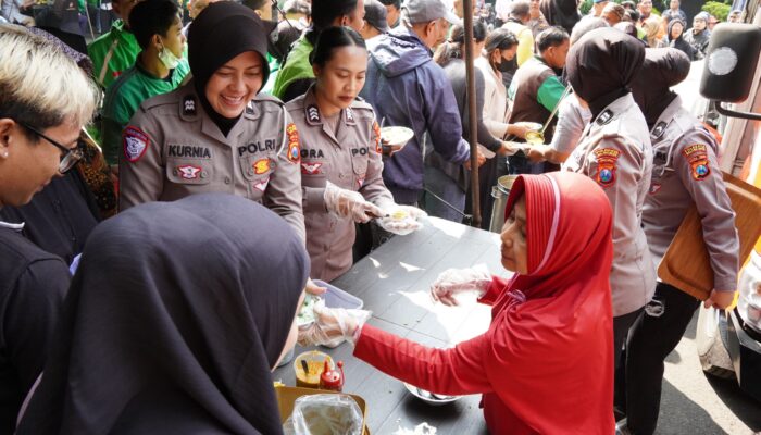 Makan Bersama Gratis Polresta Malang Kota Diserbu Warga, 500 Porsi Habis dalam 30 Menit