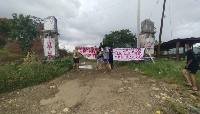 Warga Adi-Adi Blokade Jalan ke TPA, Pemuda Desak Pemkab Mamuju Tepati Janji Lama