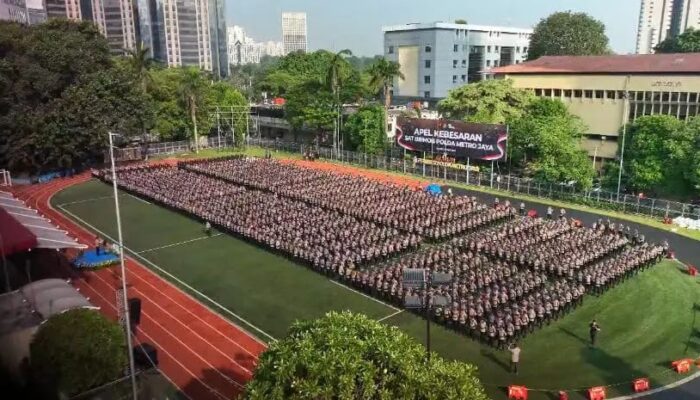 Kapolda Metro Jaya Tekankan Disiplin dan Sikap Humanis Saat Pimpin Apel 2.098 Personel Brimob