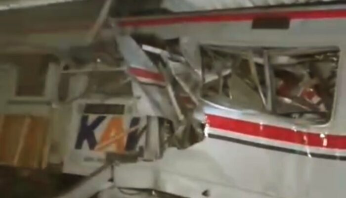 KA Argo Bromo Tabrak KRL di Stasiun Bekasi Timur, 29 Korban Dievakuasi