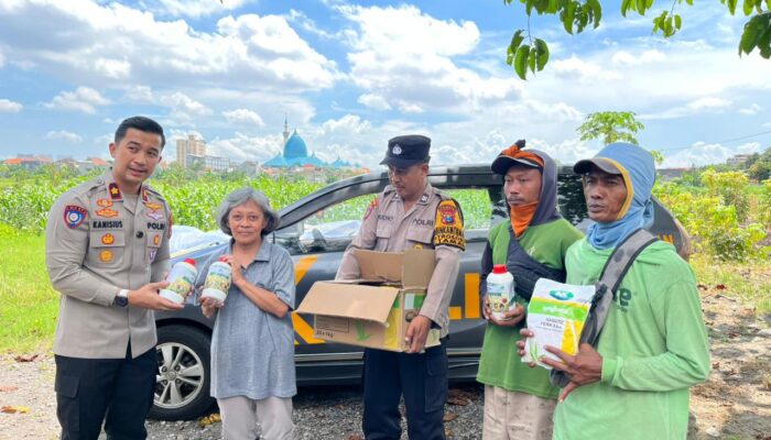 Polsek Taman Salurkan Bibit dan Pupuk untuk Perkuat Ketahanan Pangan di Sidoarjo