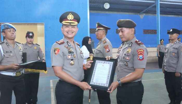 Kapolres Situbondo Beri Penghargaan kepada 59 Personel dan Warga Berprestasi