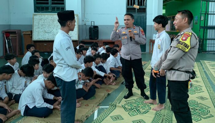 Kapolsek Gedongtengen Beri Pembekalan Mental ke Siswa SMP Muhammadiyah 6 Yogyakarta