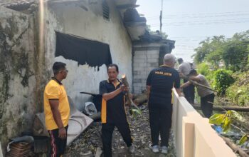 Kapolsek Porong Pimpin Kurve Mako, Tanamkan Budaya Bersih dan Gotong Royong