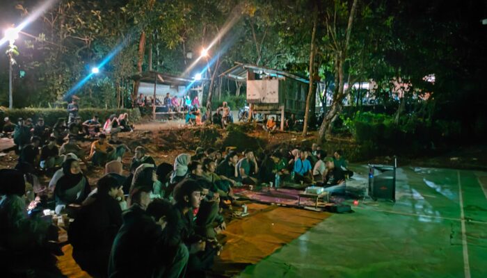 Ratusan Warga Antusias Nobar Film “Pesta Babi”, IMMK Jetis Ajak Pemuda Peduli Lingkungan