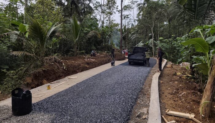 Aspal Baru TMMD Hadirkan Harapan dan Senyum Warga Desa Krangean