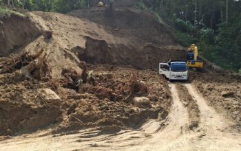 Pengerukan Tanah Diduga Galian C di Semagung, Aparat Tutup Mata