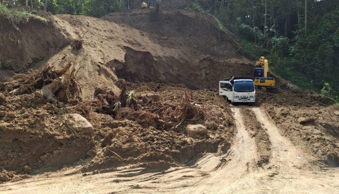 Pengerukan Tanah Diduga Galian C di Semagung, Aparat Tutup Mata