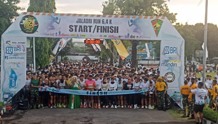 Ribuan Peserta Ramaikan Jaladri Run 6,4K HUT Ke-64 Yonzipur 10/JP/2 Kostrad