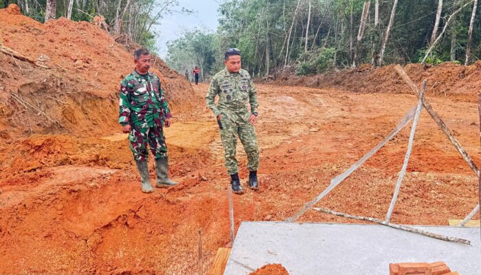 Dansatgas TMMD Ke-128 Kodim 0402/OKI Tinjau Langsung Progres Pembangunan di Desa Pematang Sukatani