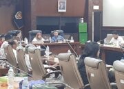 Lansia Didorong Melek Digital lewat Buku “Aku Terkoneksi, Maka Aku Ada”
