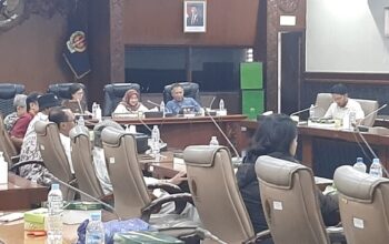 Lansia Didorong Melek Digital lewat Buku “Aku Terkoneksi, Maka Aku Ada”