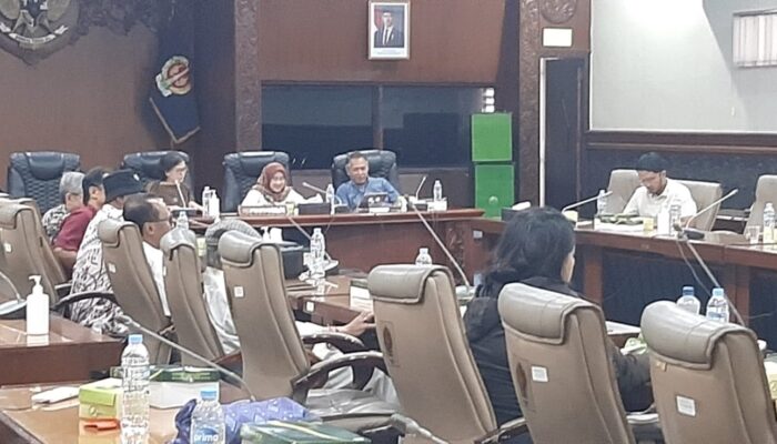Lansia Didorong Melek Digital lewat Buku “Aku Terkoneksi, Maka Aku Ada”