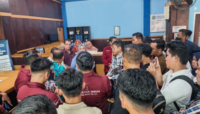 Izin FH Dicabut, Mahasiswa Sjakhyakirti Geruduk Rektorat: Tuntut Ganti Rugi dan Evaluasi Kampus